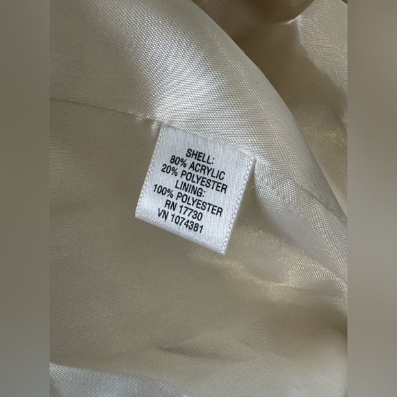 *NWT* Cream Color Faux Fur Bomber Coat Short Length Size Medium Lined - Picture 9 of 9